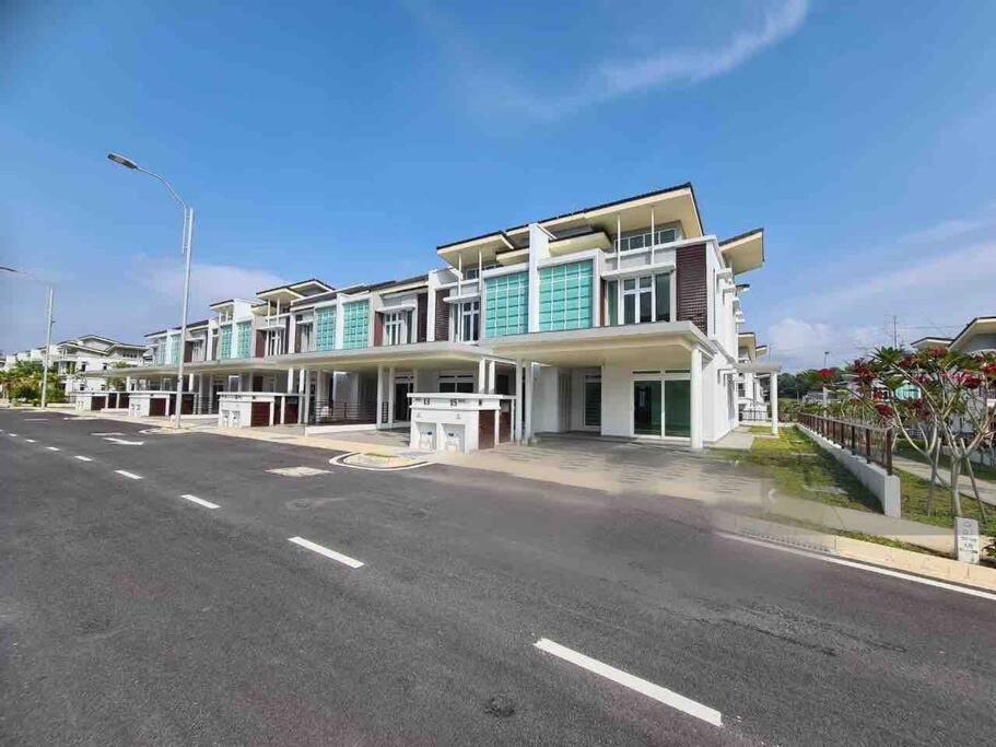 Luxury 2-Storey Terrace House Near Ioi City Mall Putrajaya Ngoại thất bức ảnh